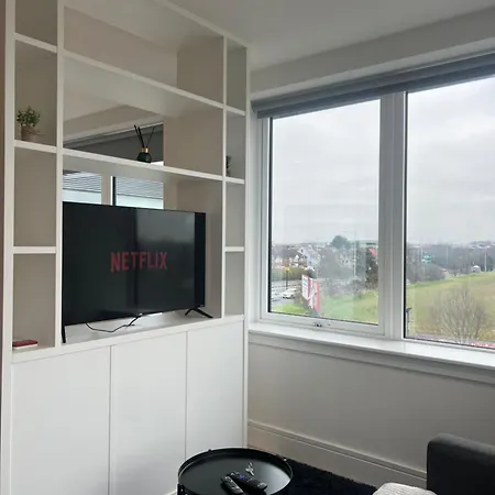 London Luxury Heathrow Airportapartments Terminal At 12345 Parking On Site